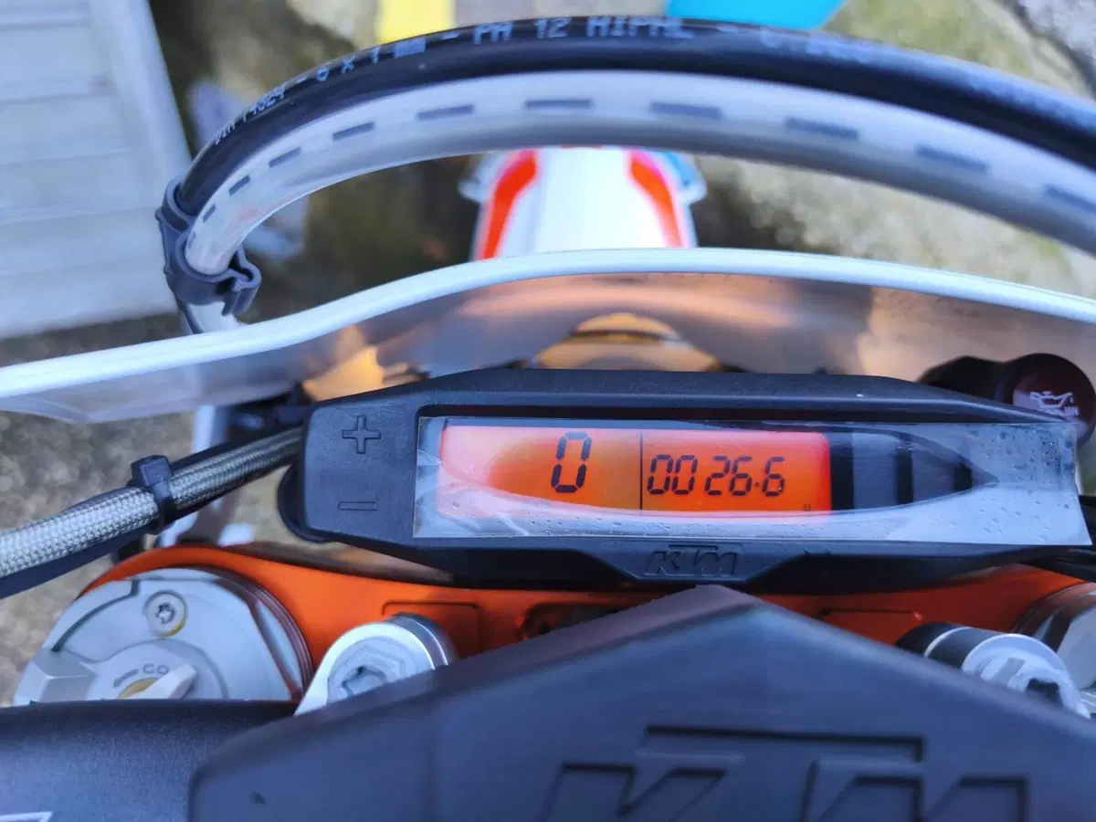 KTM 300 EXC TPI Six Days (2022) (6)