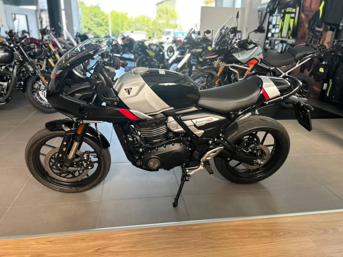 Triumph Thruxton 400 (2026) (3)
