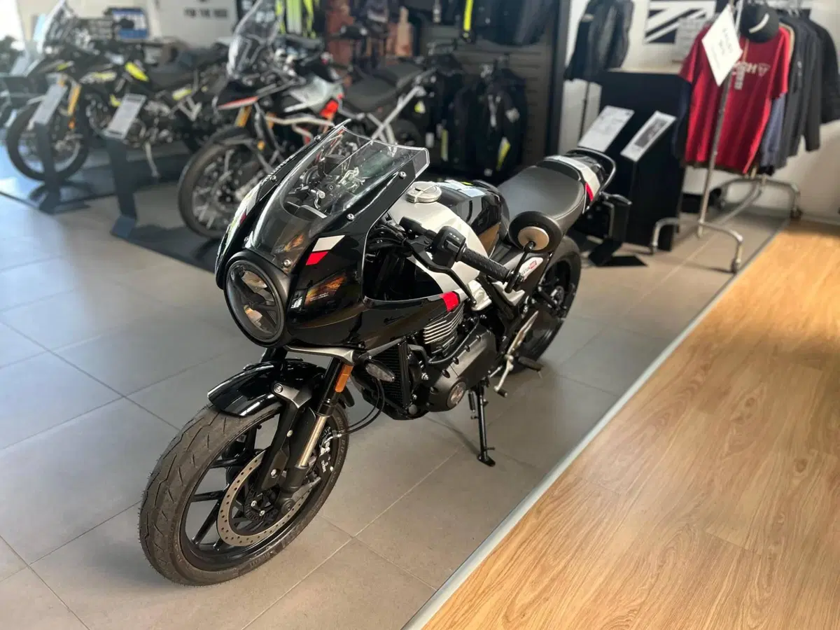 Triumph Thruxton 400 (2026) (4)