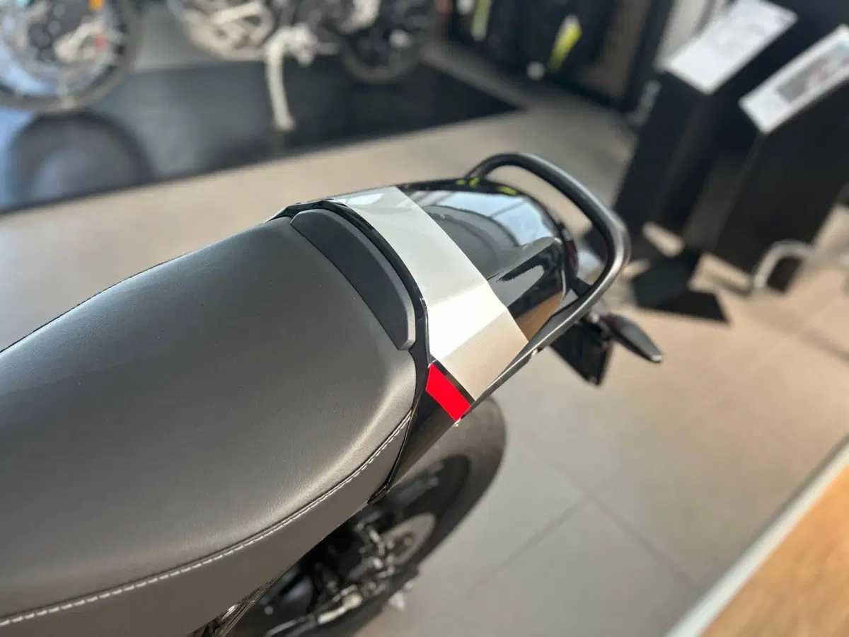 Triumph Thruxton 400 (2026) (6)
