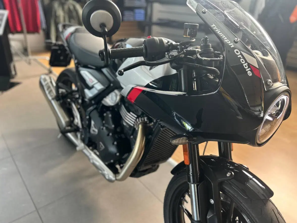 Triumph Thruxton 400 (2026) (7)
