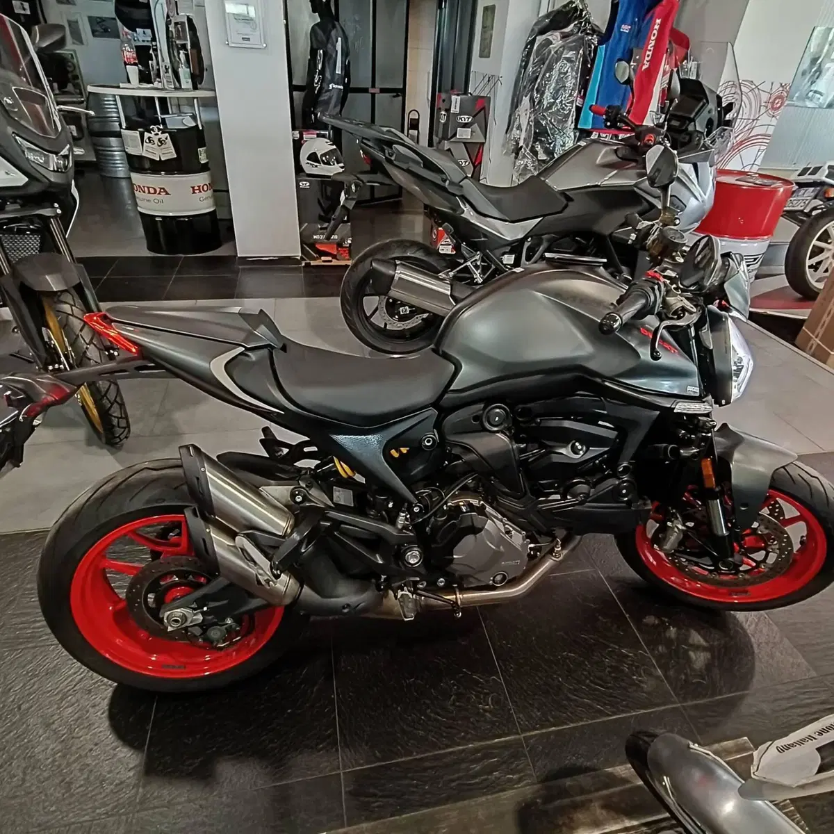 Ducati Monster 937 + (2021 - 25) (2)