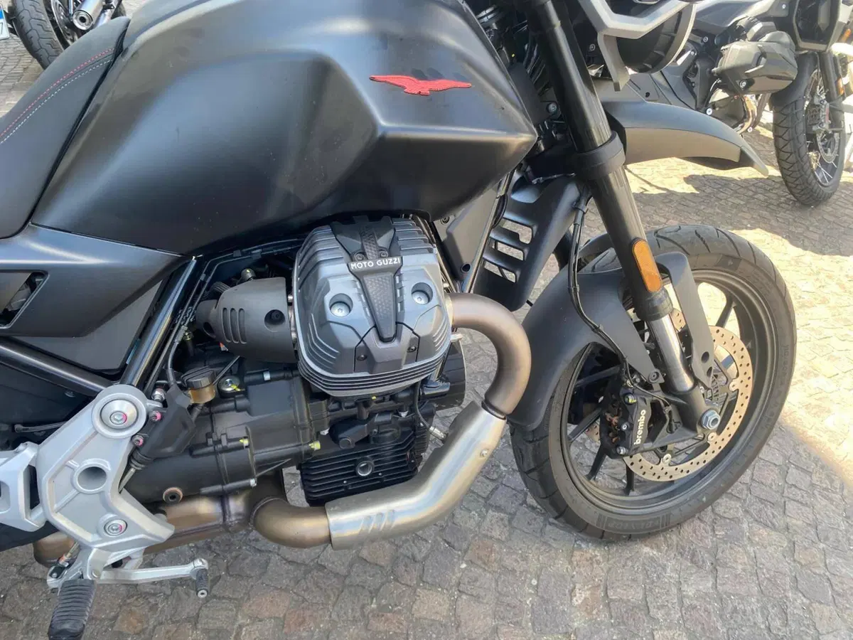 Moto Guzzi V85 Strada (2024 - 26) (5)