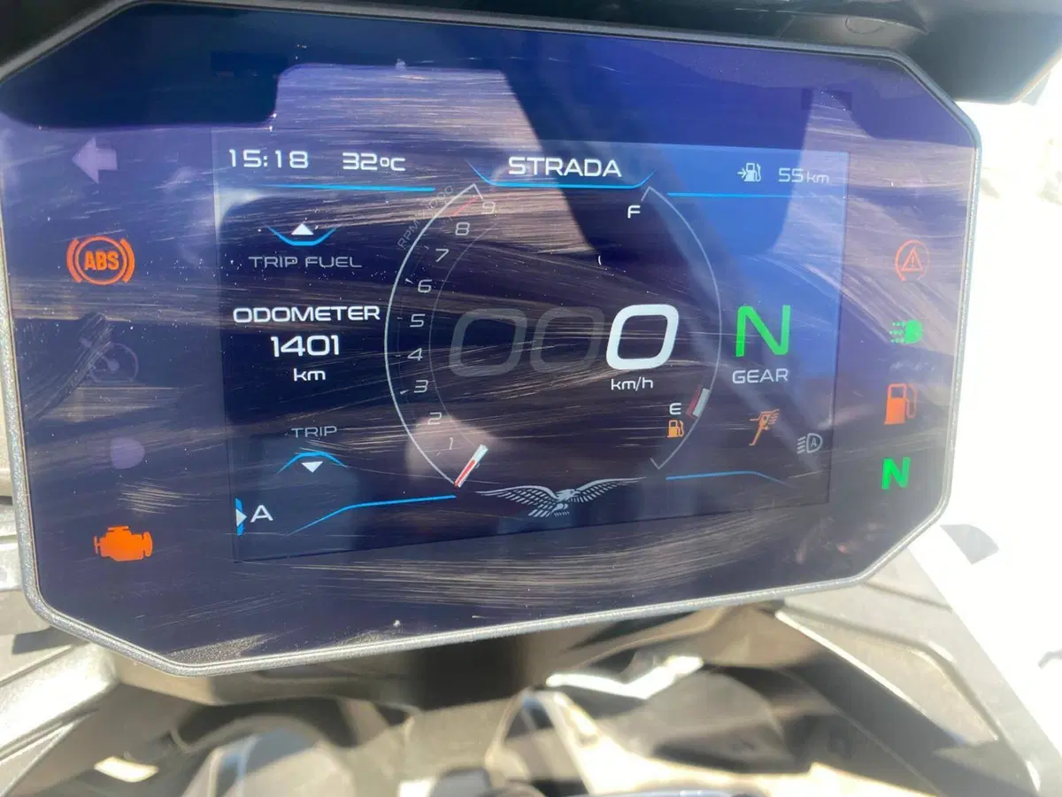 Moto Guzzi V85 Strada (2024 - 26) (3)