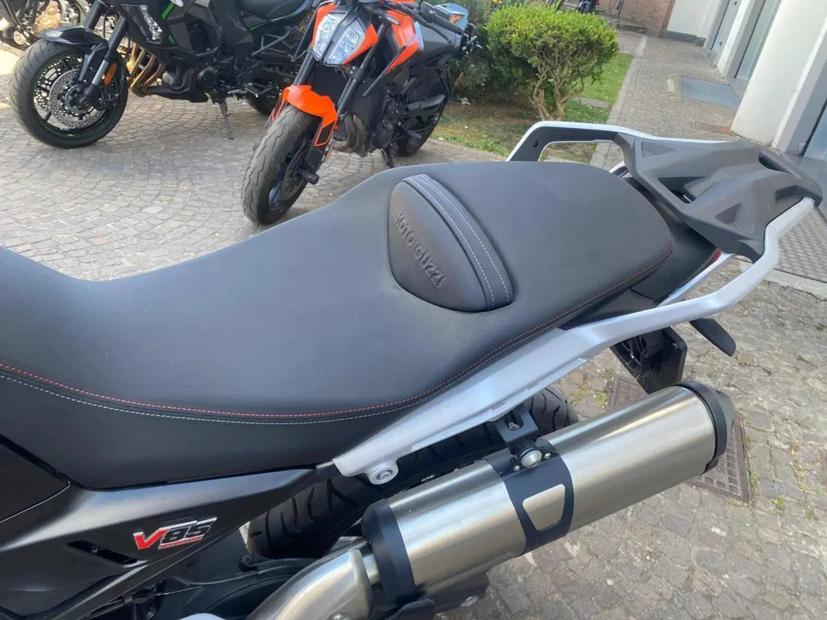 Moto Guzzi V85 Strada (2024 - 26) (6)
