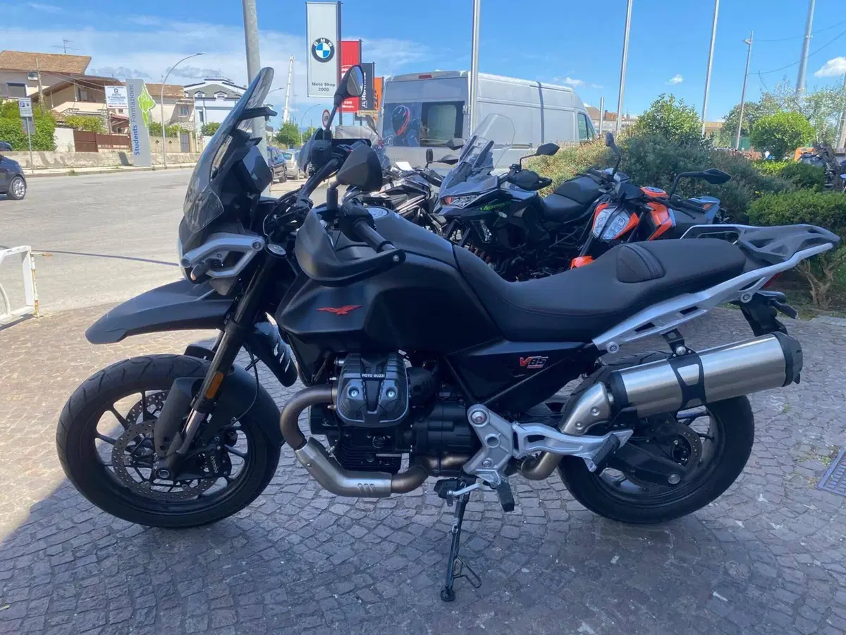 Moto Guzzi V85 Strada (2024 - 26) (2)