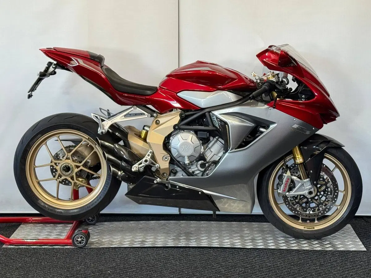 MV Agusta F3 675 Oro (2011)