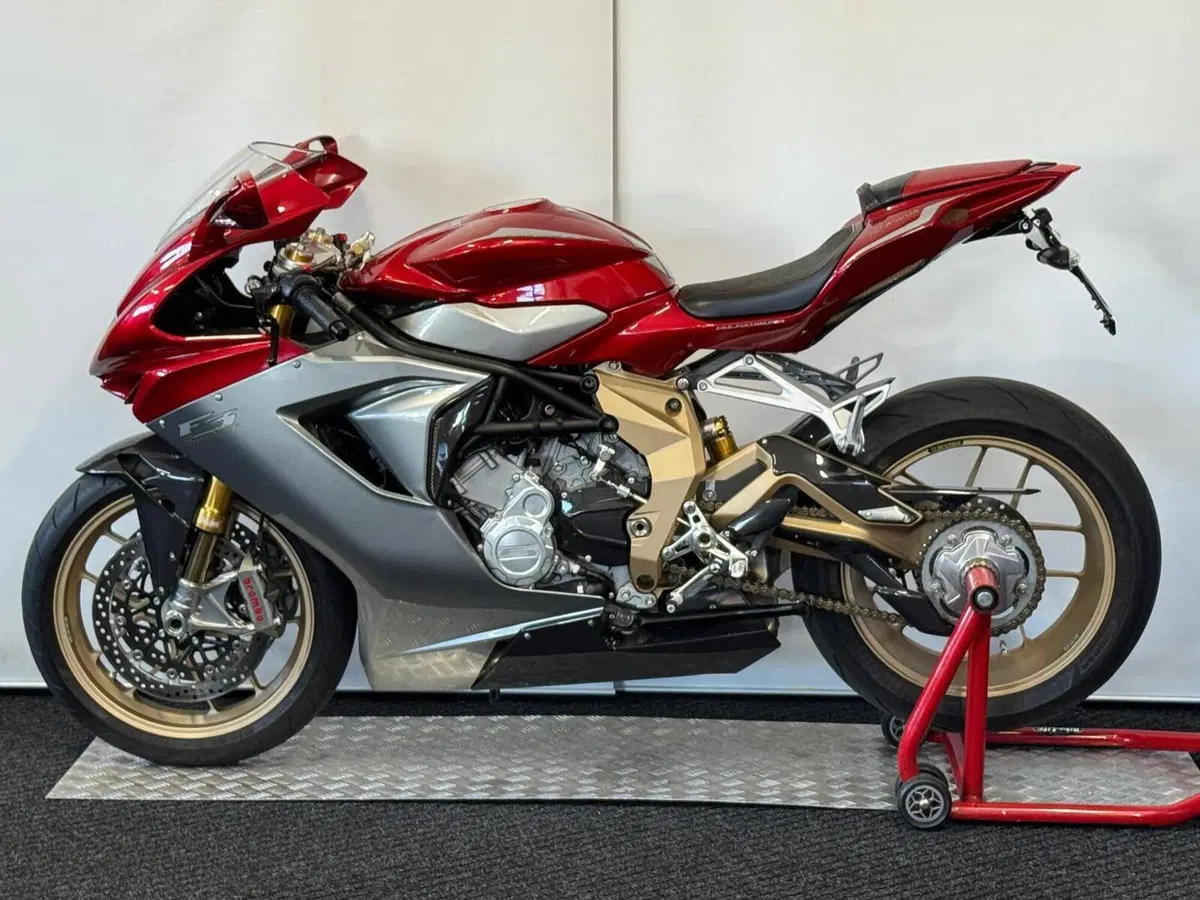 MV Agusta F3 675 Oro (2011) (2)