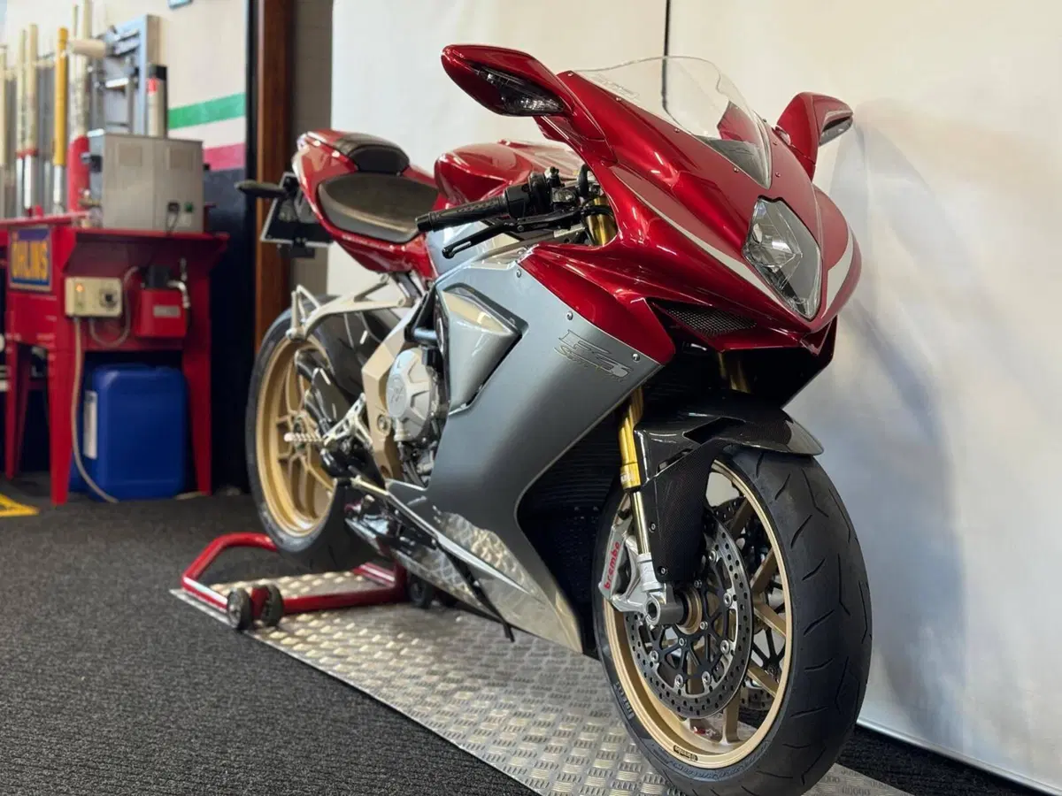 MV Agusta F3 675 Oro (2011) (3)