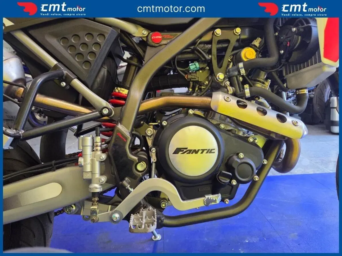 Fantic Motor XMF 125 Motard Performance 4t (2021 - 22) (11)