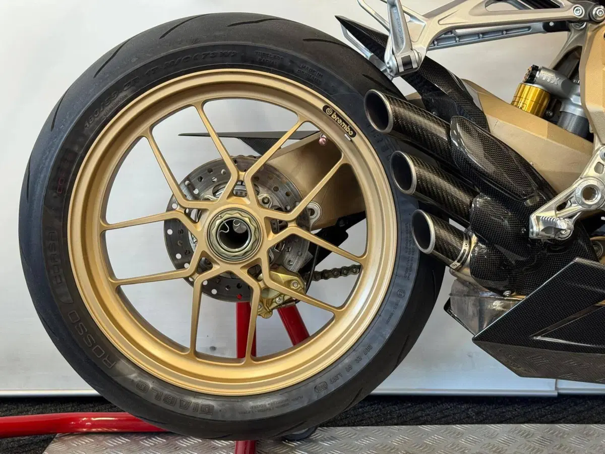 MV Agusta F3 675 Oro (2011) (7)