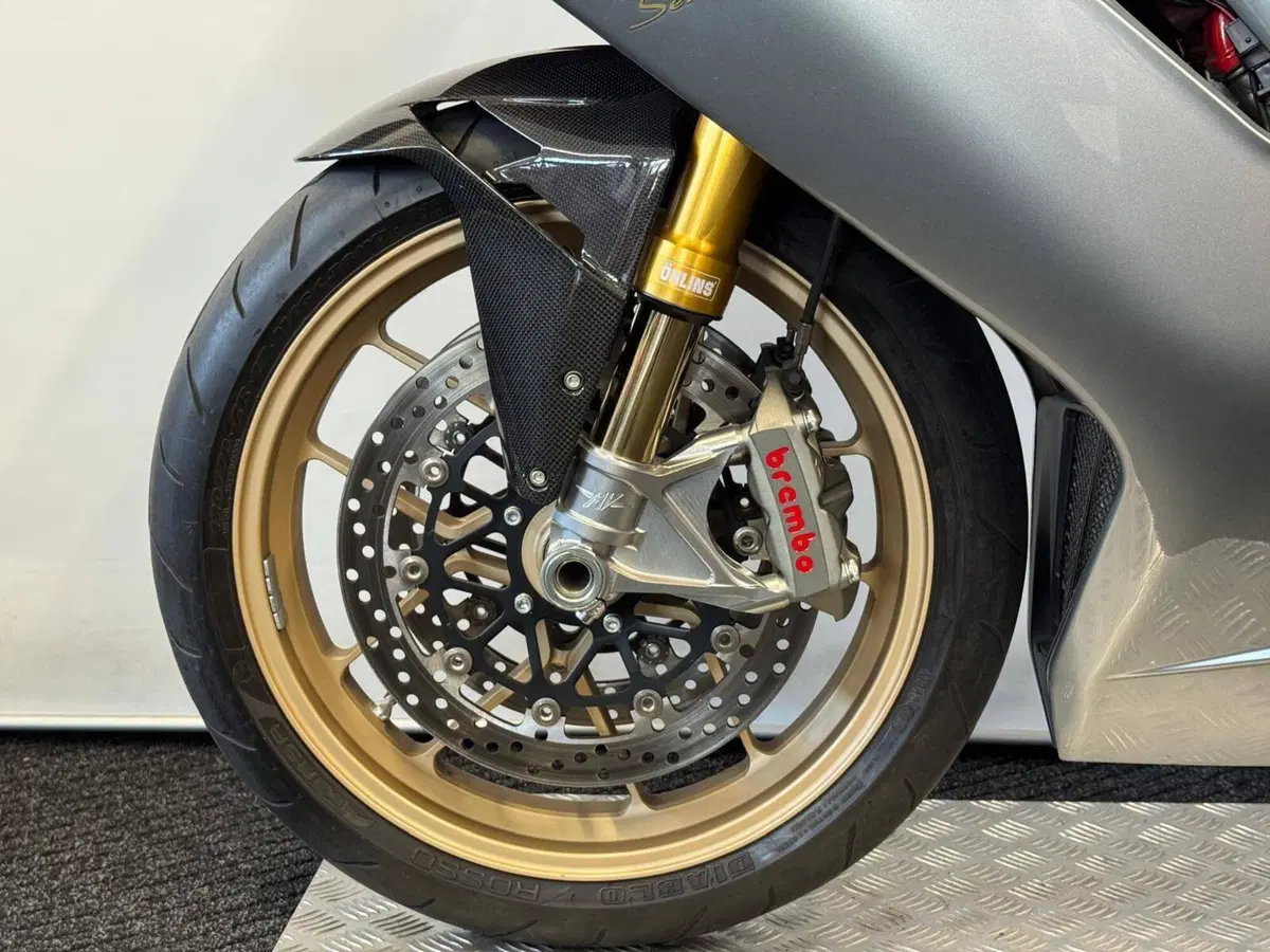 MV Agusta F3 675 Oro (2011) (10)
