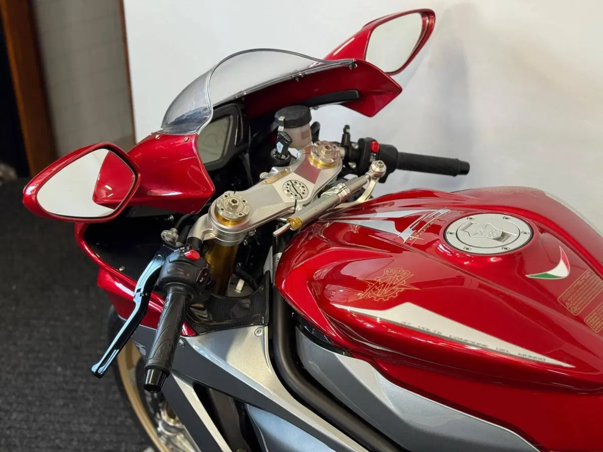MV Agusta F3 675 Oro (2011) (17)