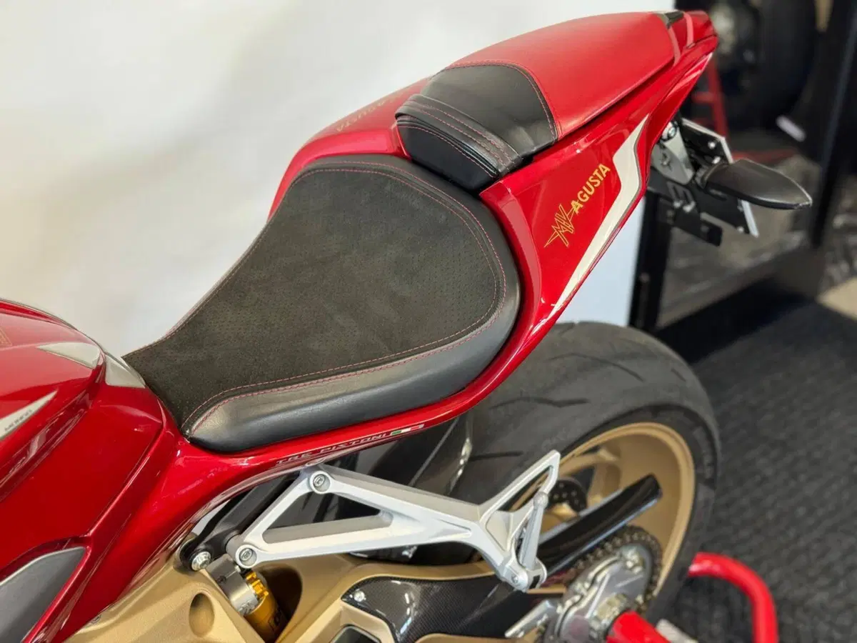 MV Agusta F3 675 Oro (2011) (19)