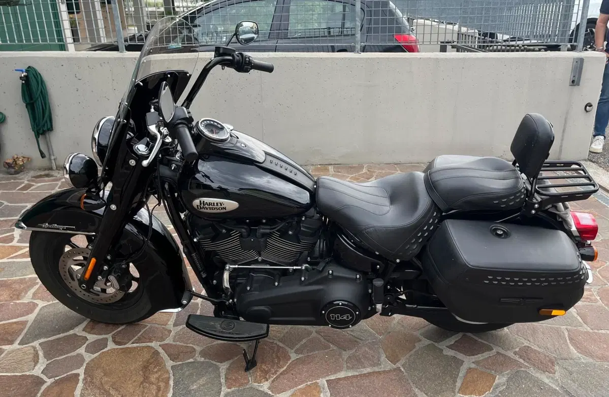 Harley-Davidson 114 Heritage Classic (2018 - 20) - FLHCS (2)