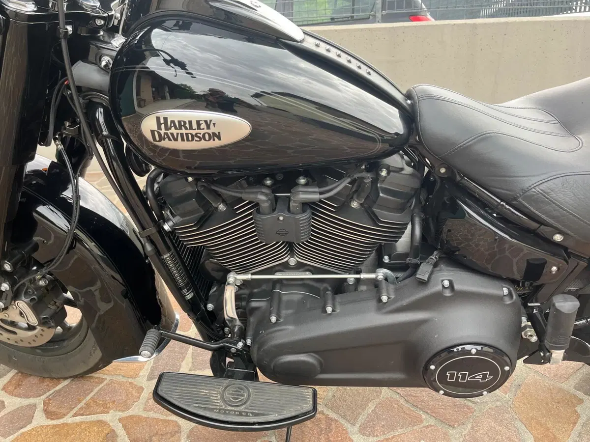 Harley-Davidson 114 Heritage Classic (2018 - 20) - FLHCS (8)