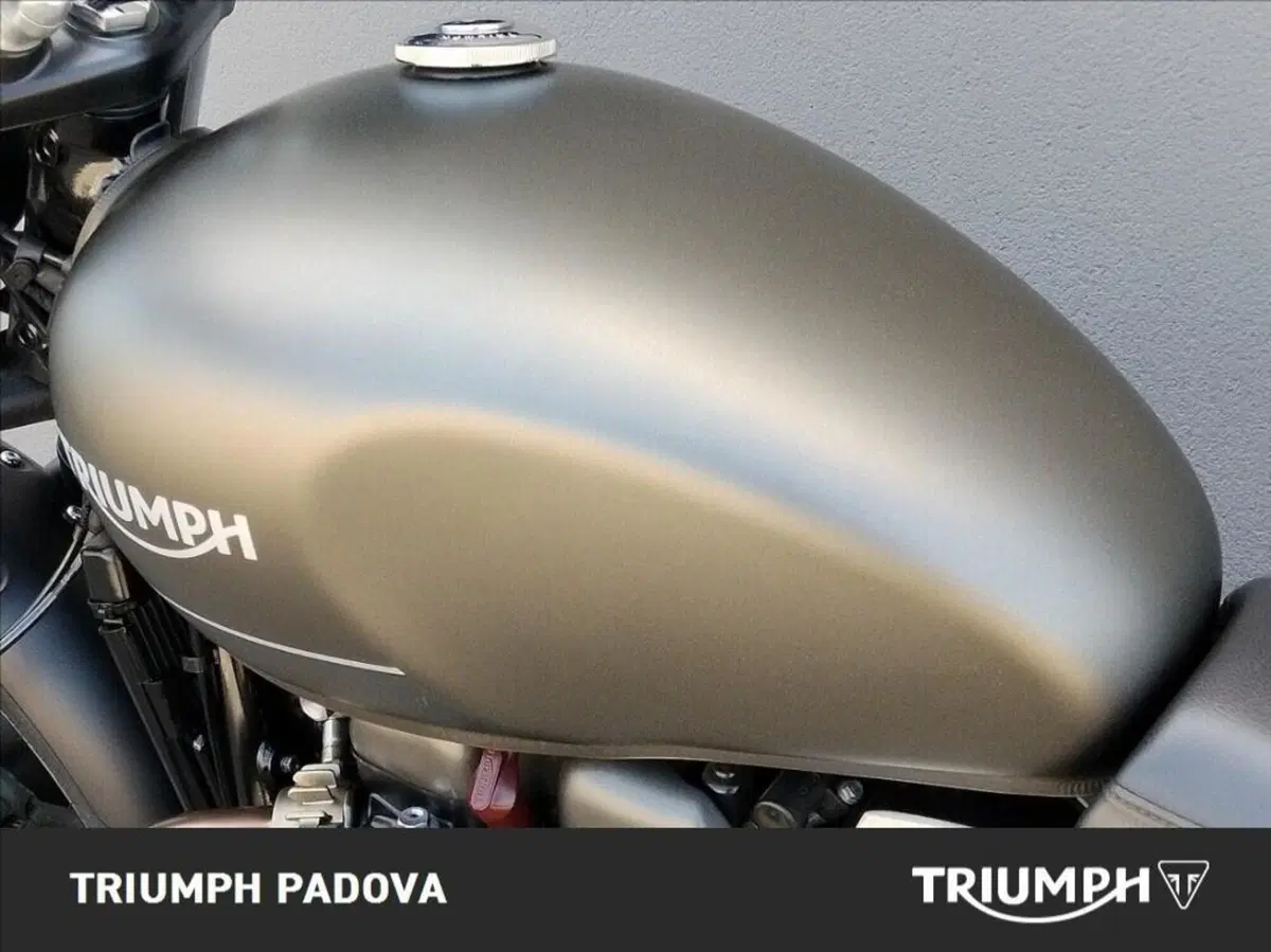 Triumph Street Twin 900 (2021 - 22) (9)