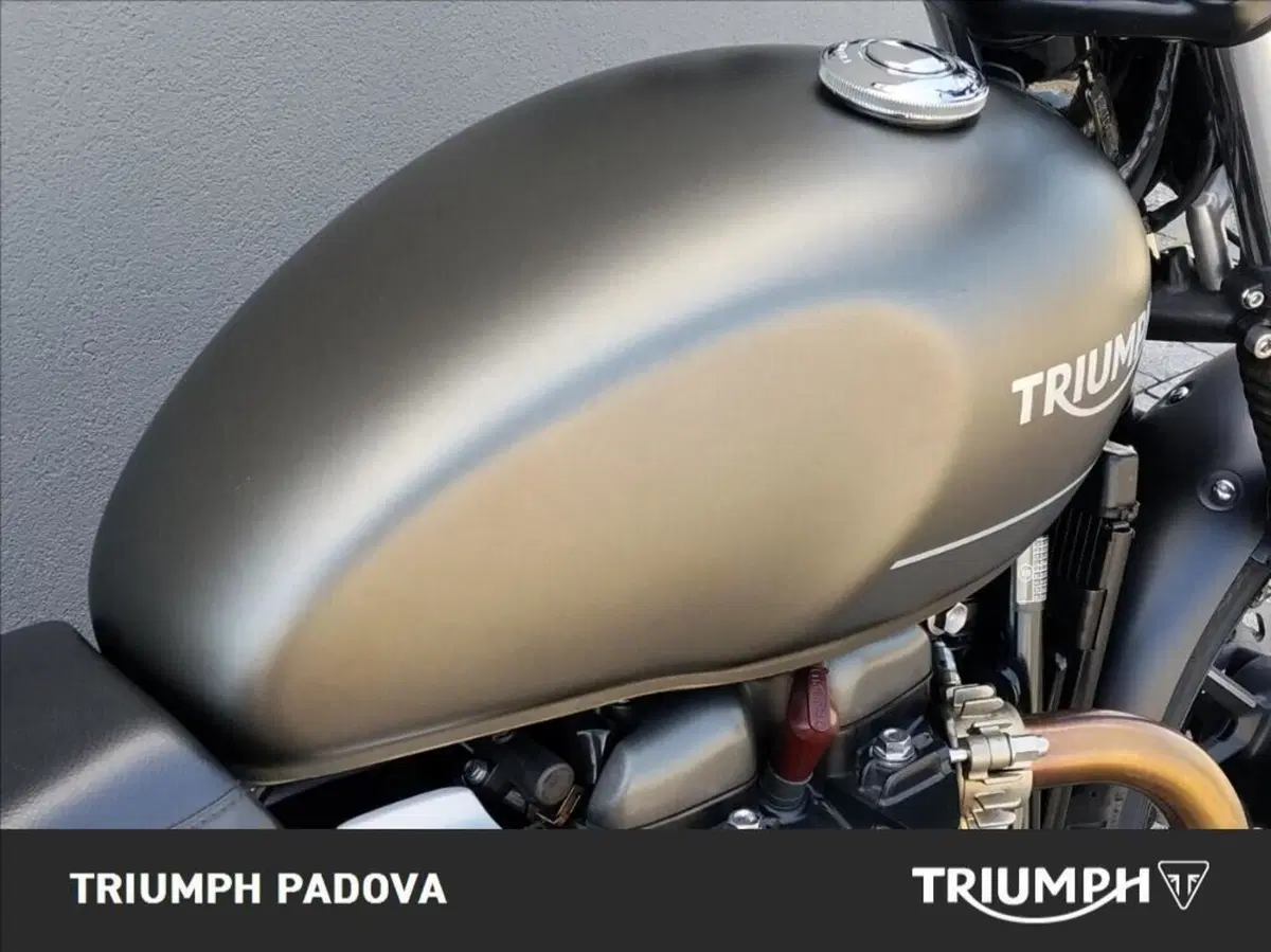 Triumph Street Twin 900 (2021 - 22) (4)