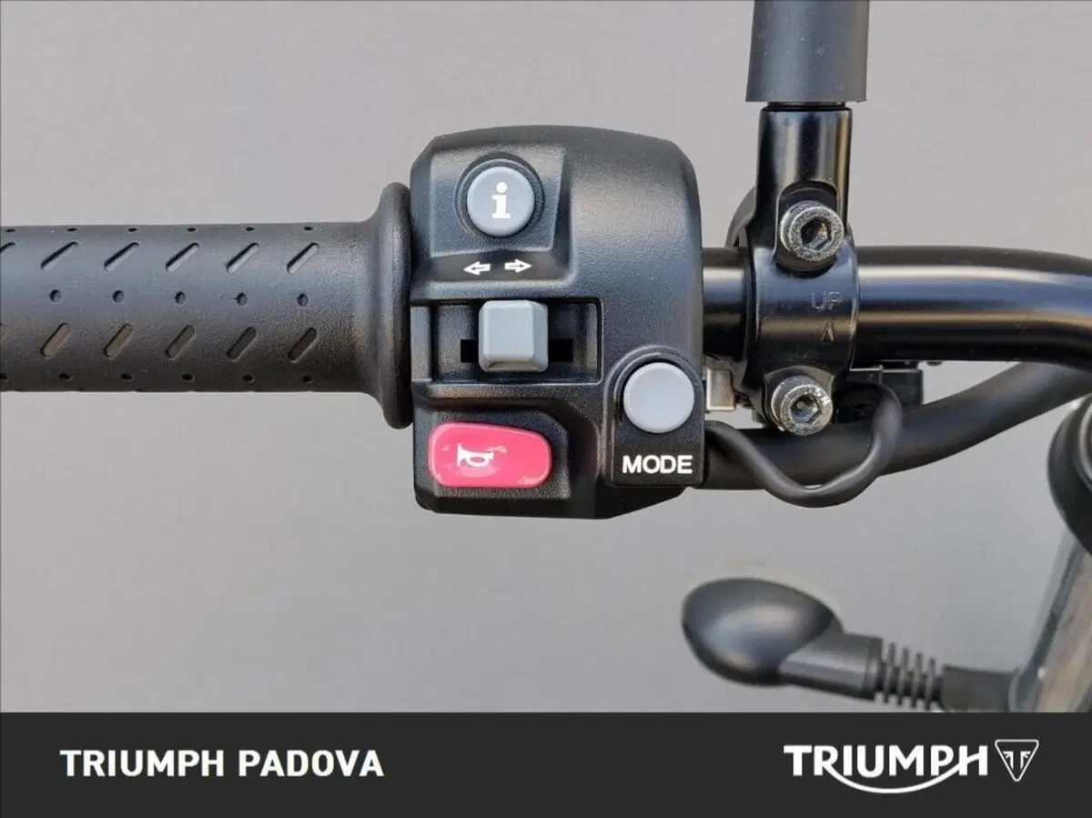 Triumph Street Twin 900 (2021 - 22) (12)