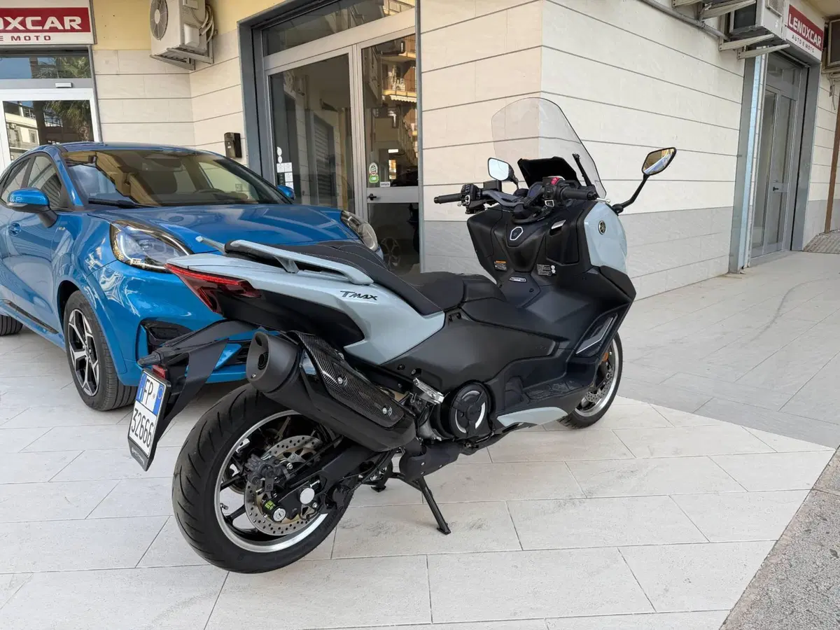 Yamaha T-Max 560 Tech Max (2025 - 26) (2)