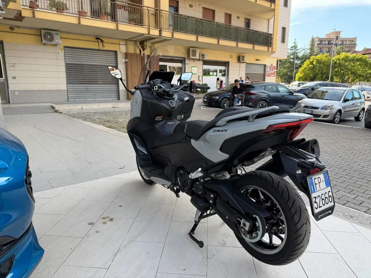 Yamaha T-Max 560 Tech Max (2025 - 26) (3)