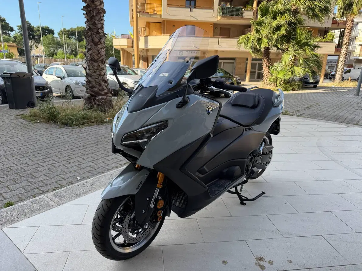 Yamaha T-Max 560 Tech Max (2025 - 26) (4)
