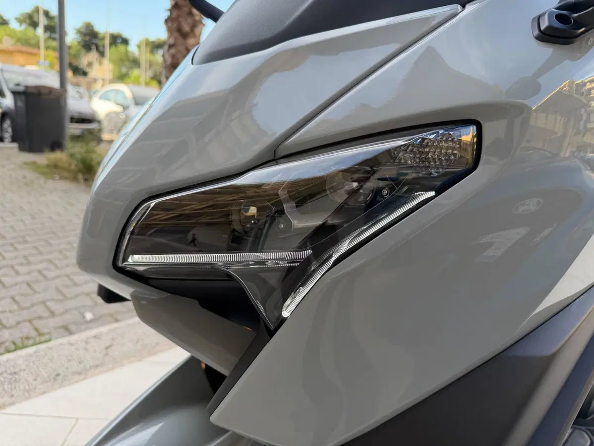 Yamaha T-Max 560 Tech Max (2025 - 26) (5)