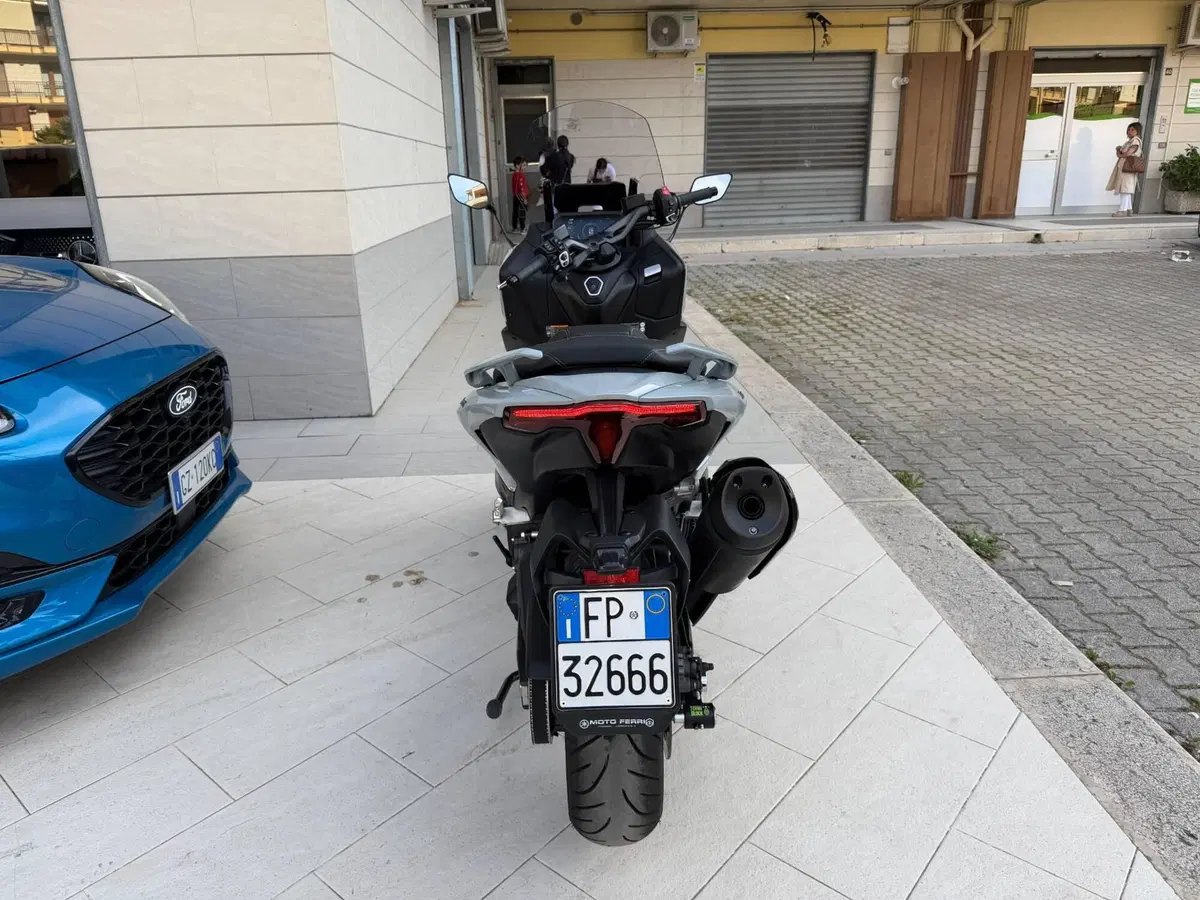 Yamaha T-Max 560 Tech Max (2025 - 26) (12)