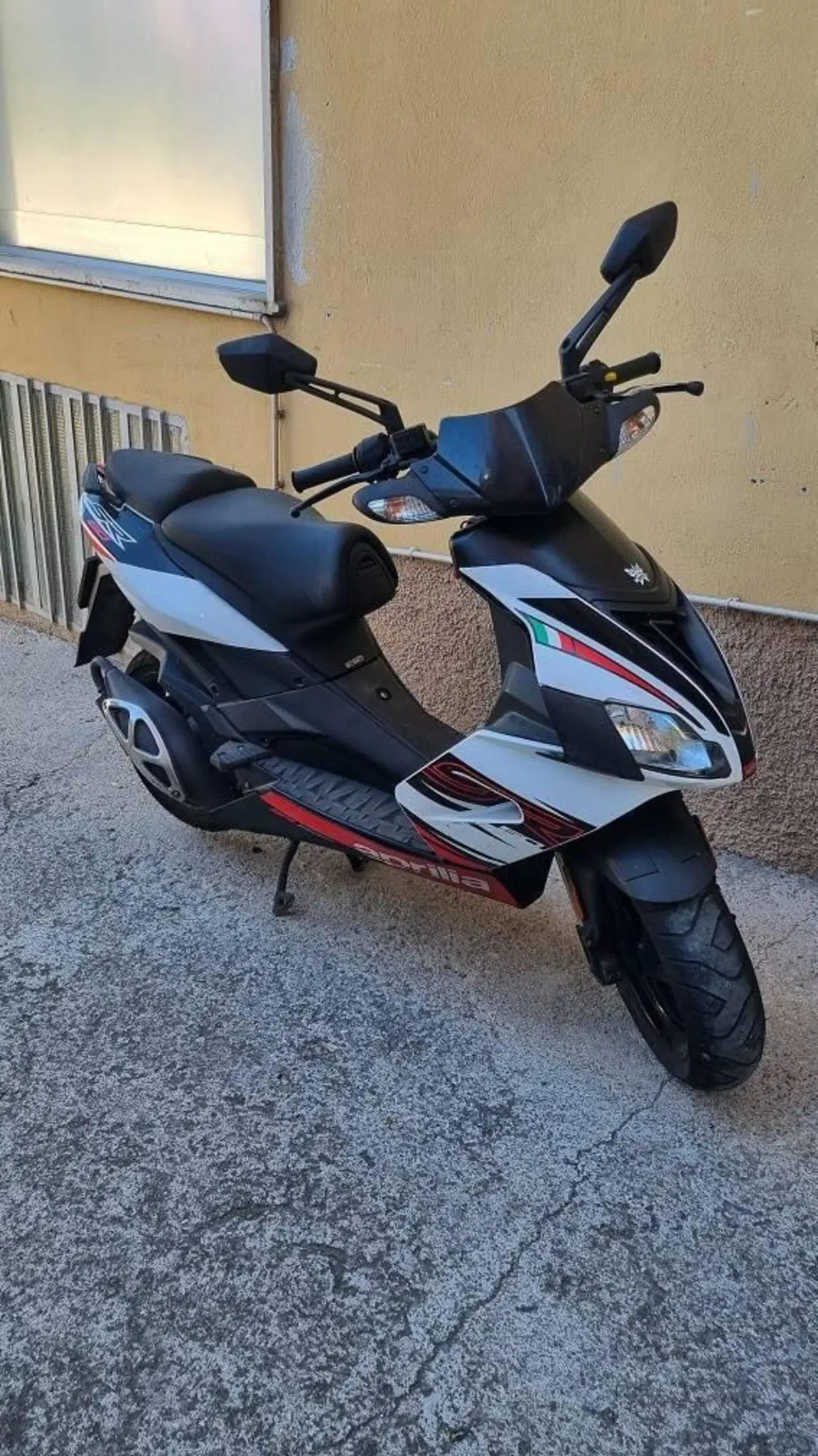 Aprilia SR 50 R (2012 - 17) (2)