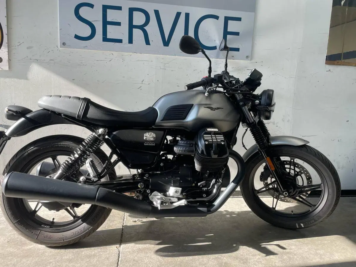 Moto Guzzi V7 Stone (2025 - 26)