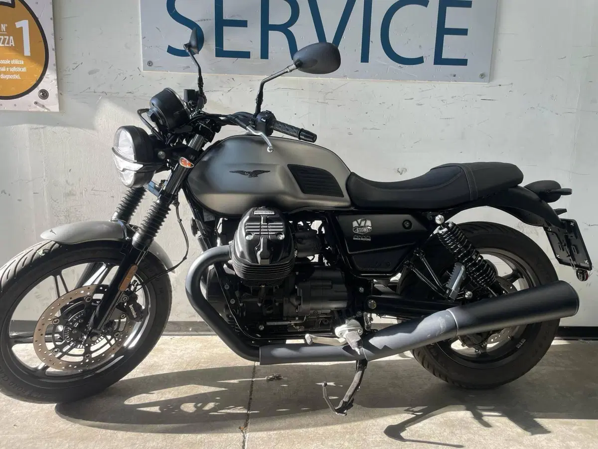 Moto Guzzi V7 Stone (2025 - 26) (2)