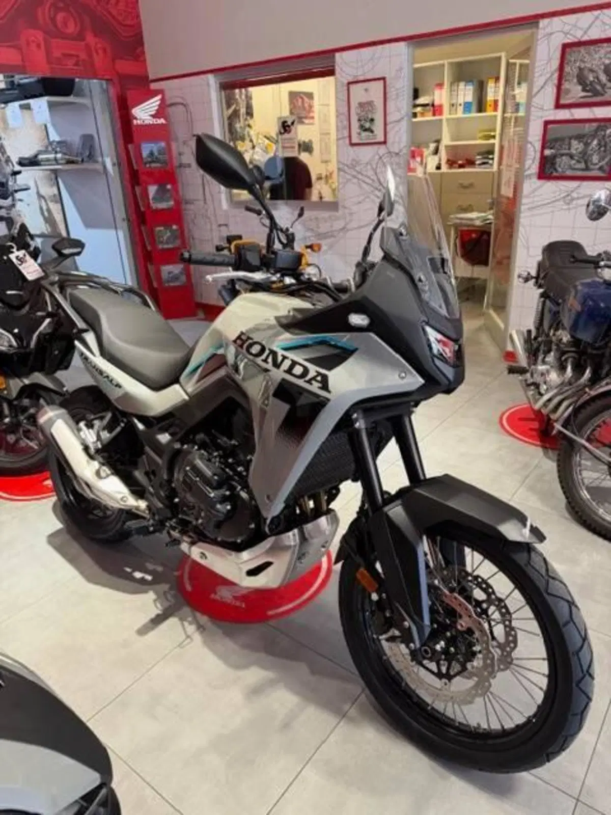 Honda Transalp XL750 (2026) (3)