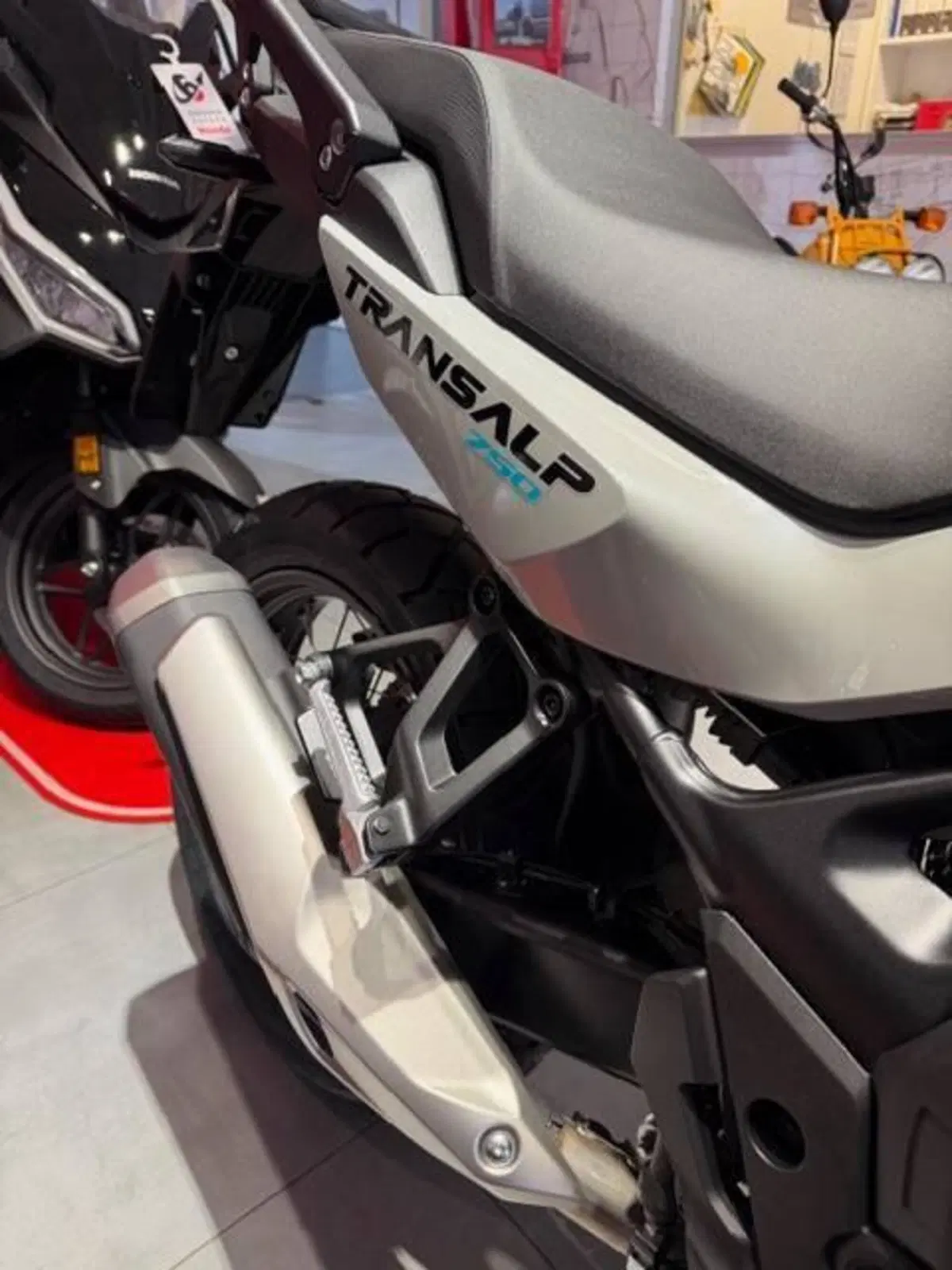 Honda Transalp XL750 (2026) (13)