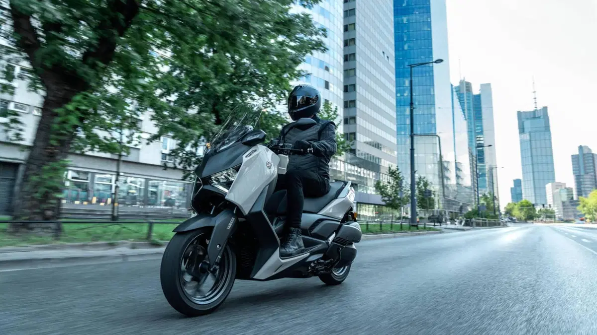 Yamaha X-Max 300 Tech Max+ (2025 - 26) (5)