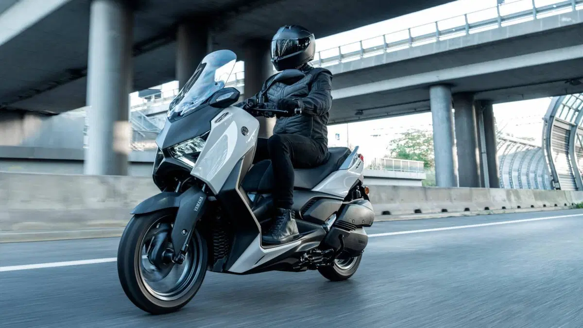 Yamaha X-Max 300 Tech Max+ (2025 - 26) (6)