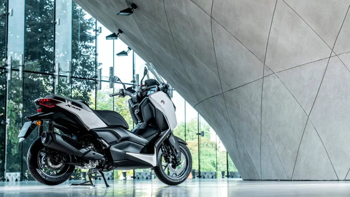 Yamaha X-Max 300 Tech Max+ (2025 - 26) (2)