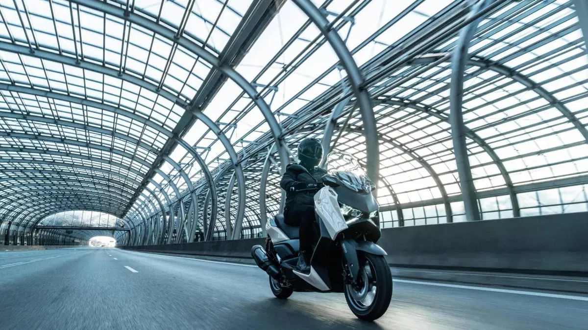 Yamaha X-Max 300 Tech Max (2025 - 26) (8)