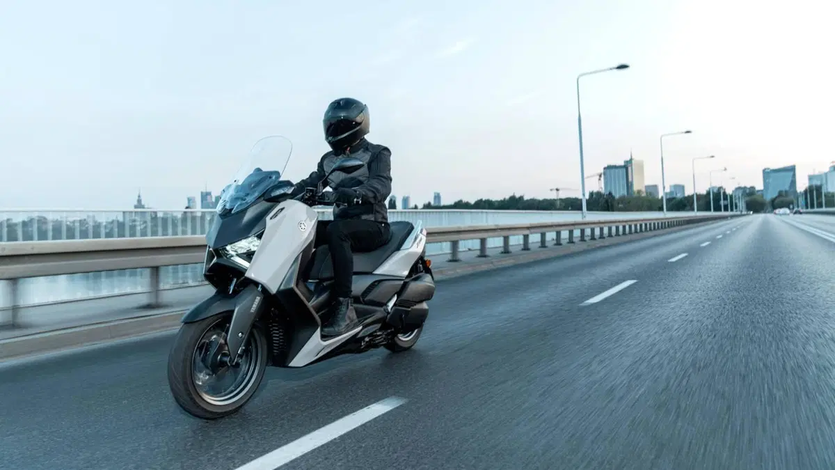 Yamaha X-Max 300 Tech Max (2025 - 26) (9)