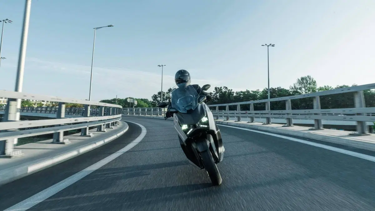 Yamaha X-Max 300 Tech Max (2025 - 26) (10)