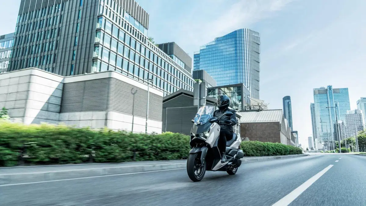 Yamaha X-Max 300 Tech Max (2025 - 26) (11)