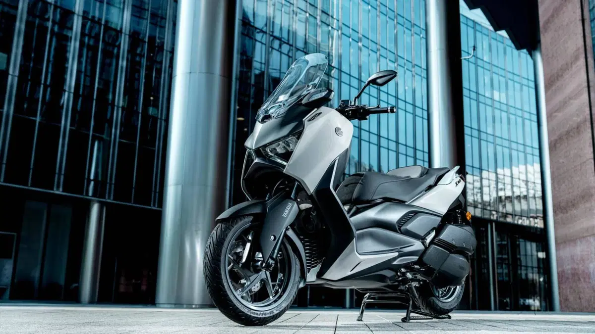 Yamaha X-Max 300 Tech Max (2025 - 26) (5)
