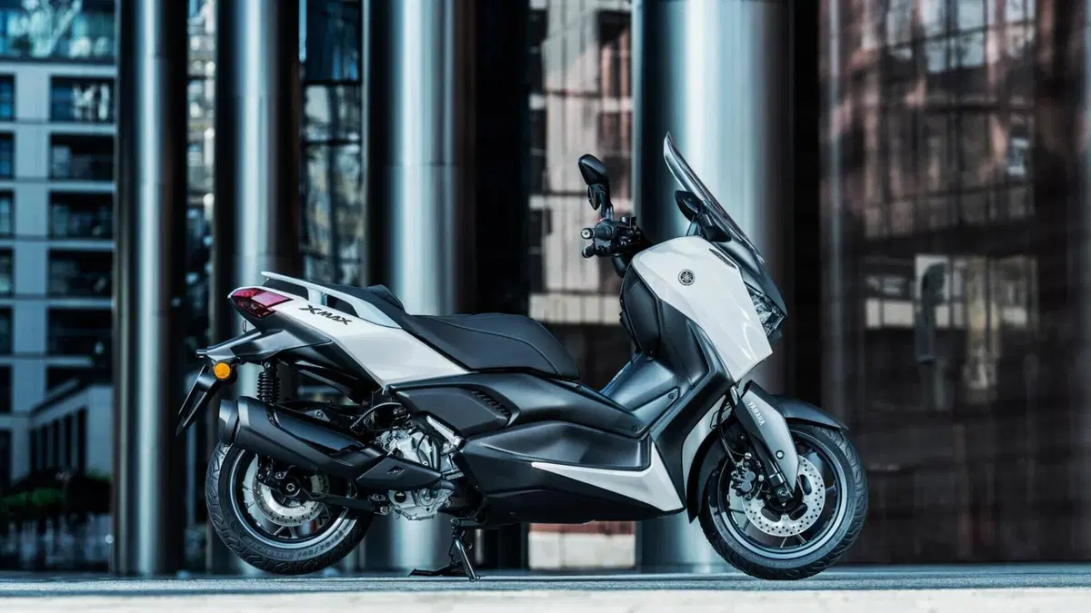 Yamaha X-Max 300 Tech Max (2025 - 26) (4)