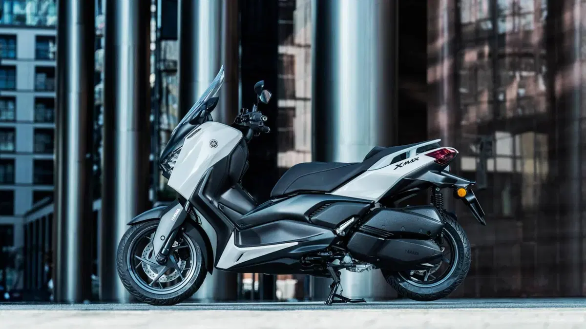 Yamaha X-Max 300 Tech Max (2025 - 26) (3)
