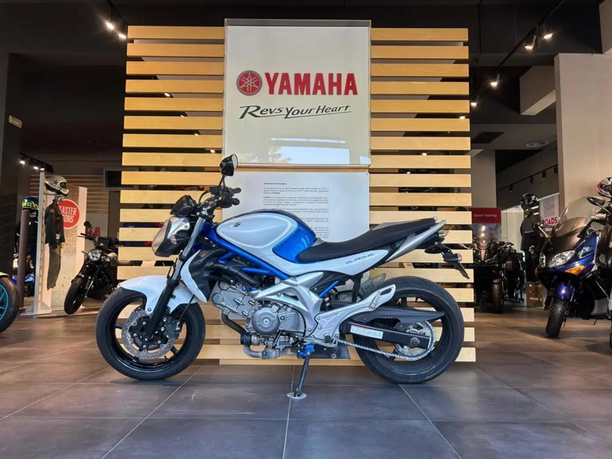 Suzuki Gladius 650 SFV ABS (2009 - 15) (4)