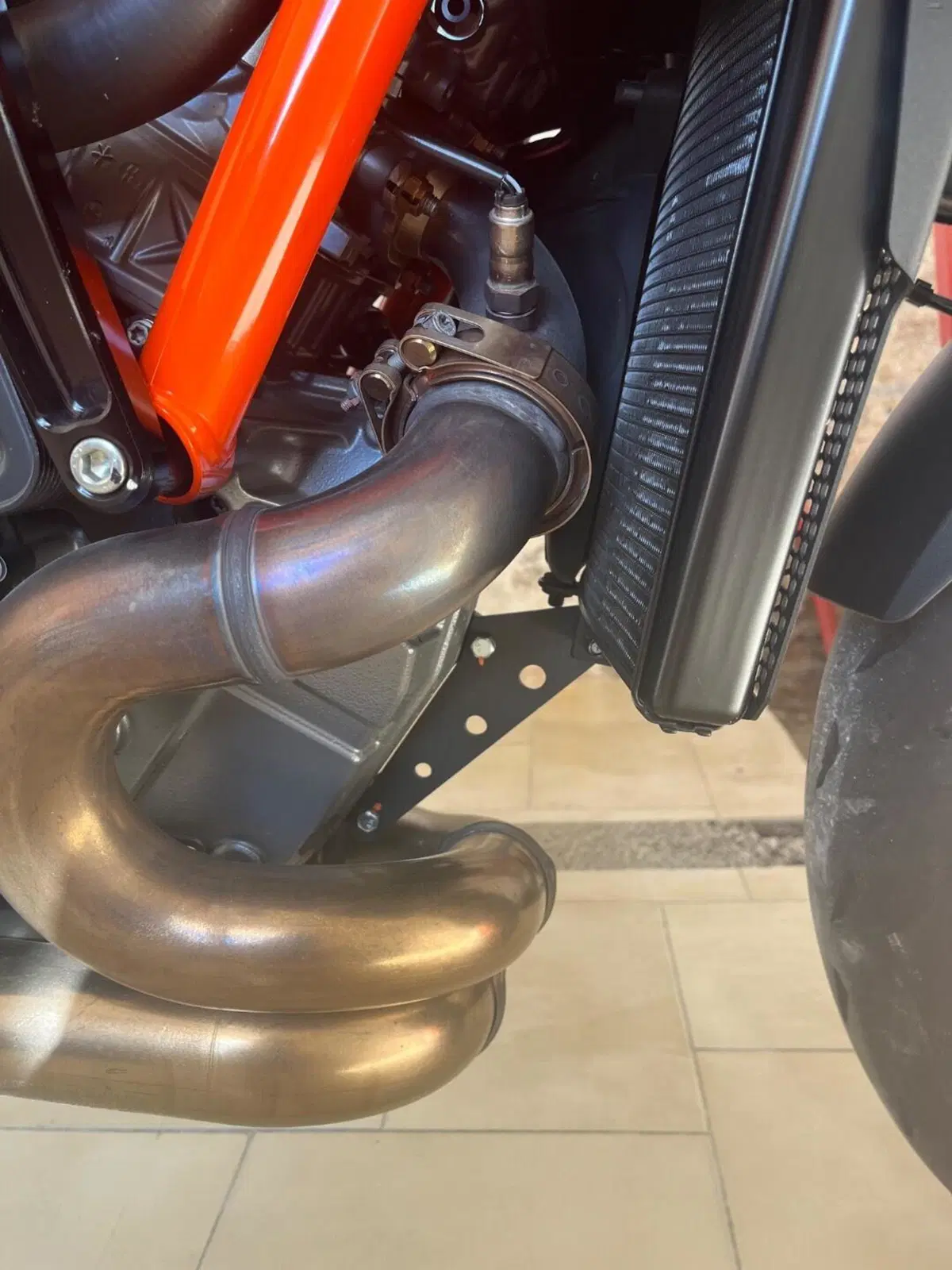 KTM 1290 Super Duke R (2022 - 23) (16)