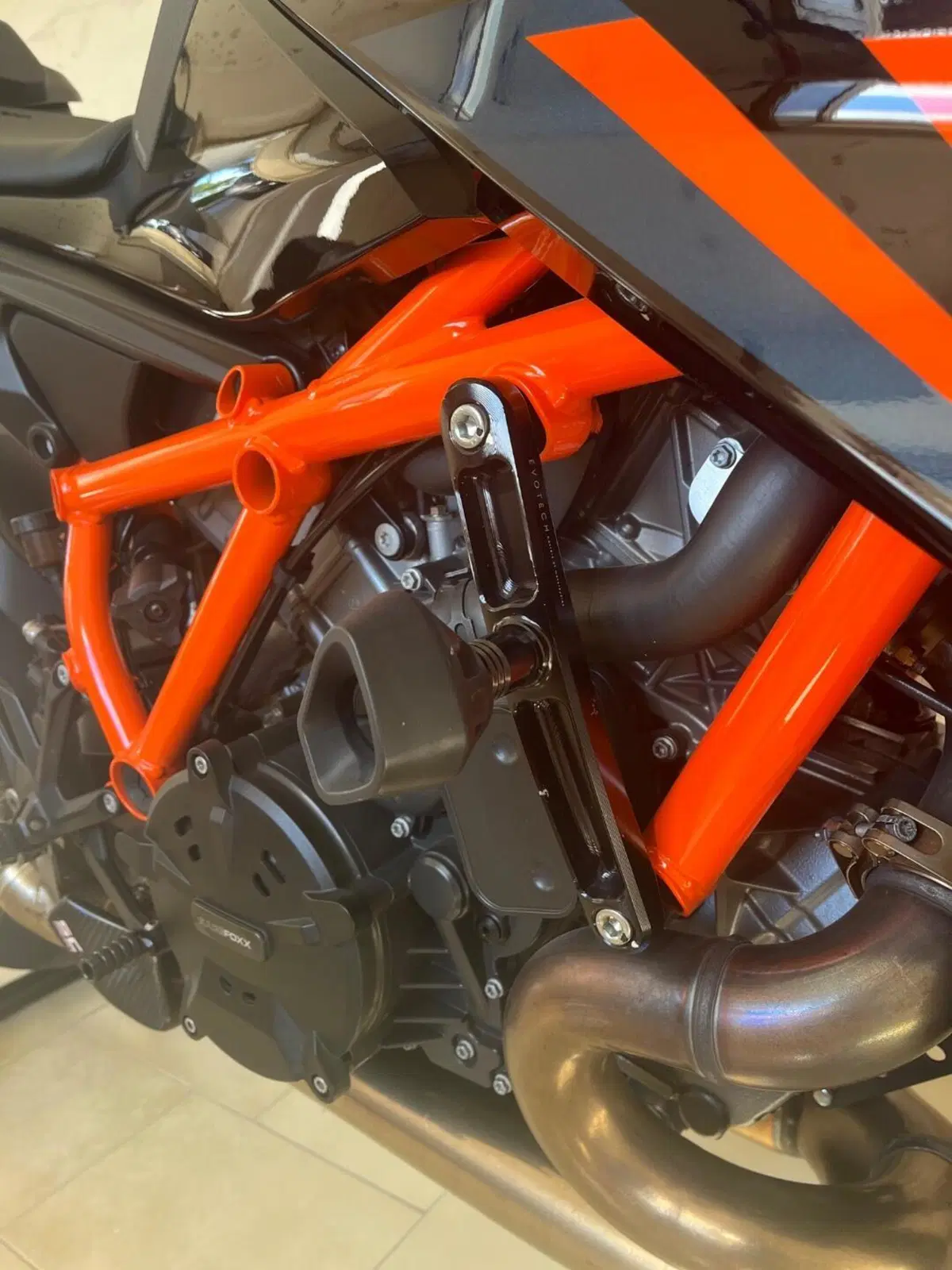 KTM 1290 Super Duke R (2022 - 23) (17)