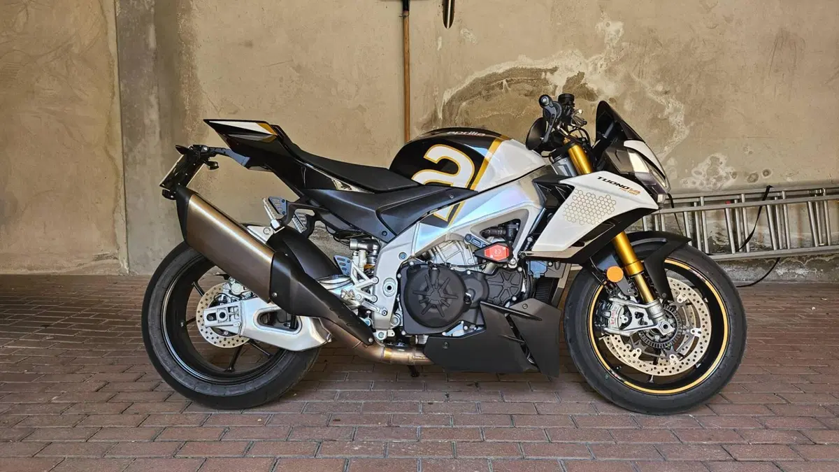 Aprilia Tuono V4 Factory (2021 - 24) (2)