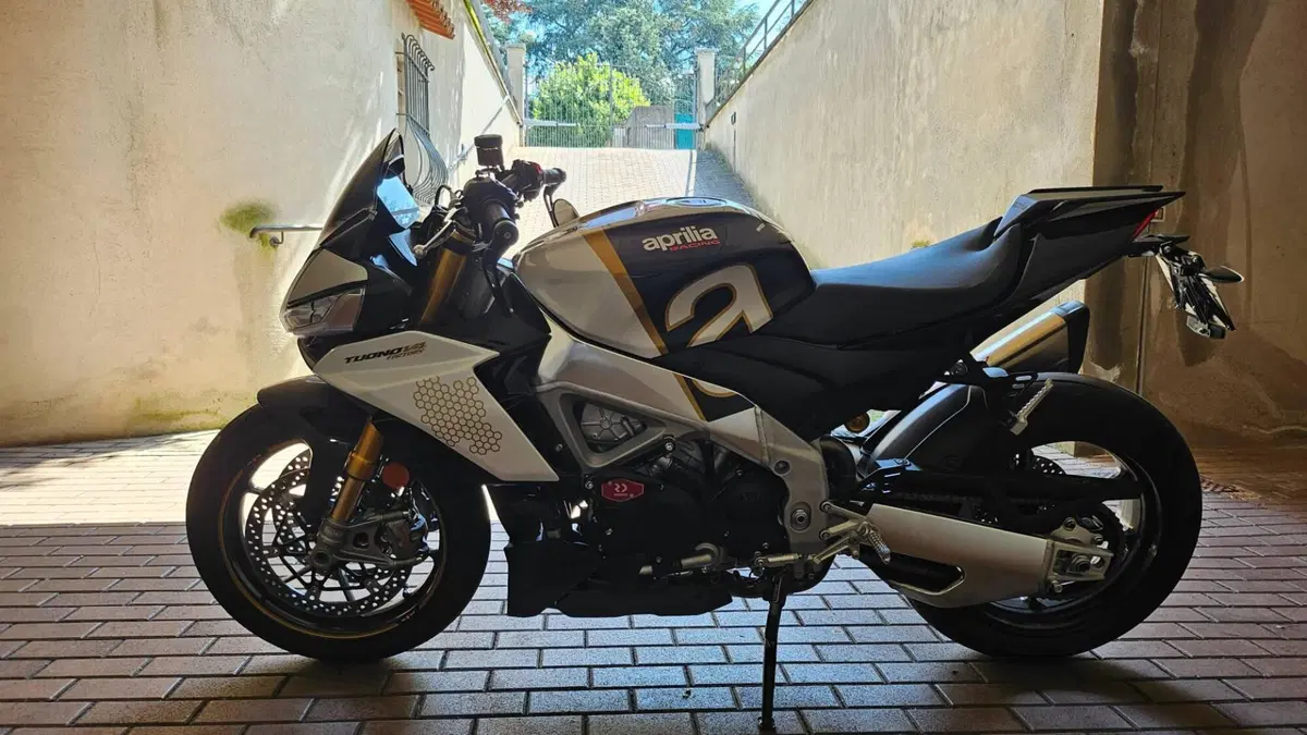 Aprilia Tuono V4 Factory (2021 - 24) (3)