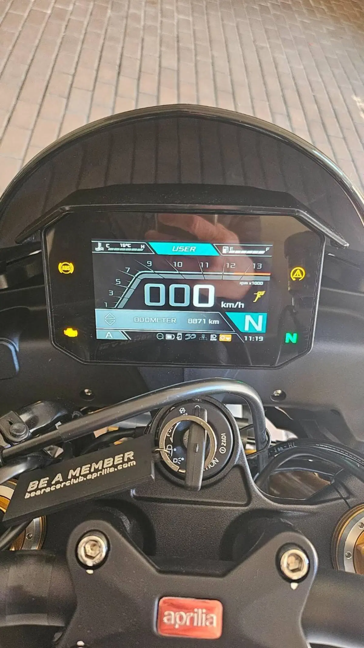 Aprilia Tuono V4 Factory (2021 - 24) (4)