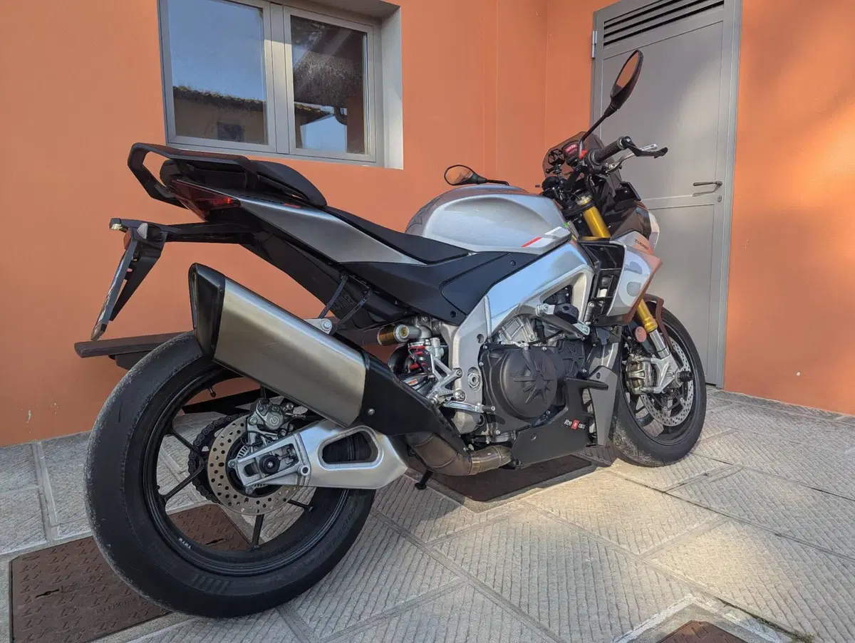 Aprilia Tuono V4 (2021 - 24) (2)